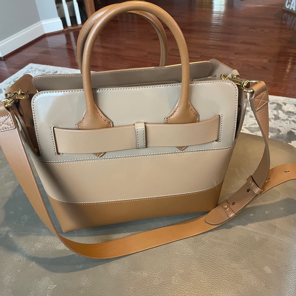 Burberry bag. Brown tones.